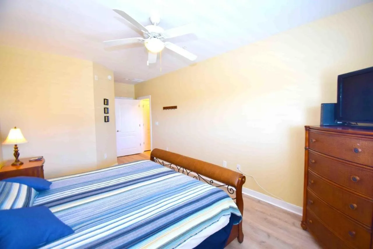 Mariner's Watch 404 Apartment