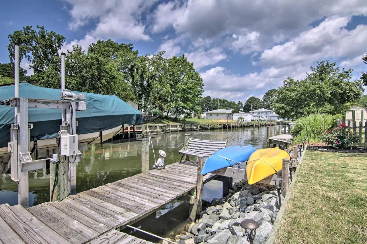 Canal-front Ocean Getaway With Deck And Dock! 別荘