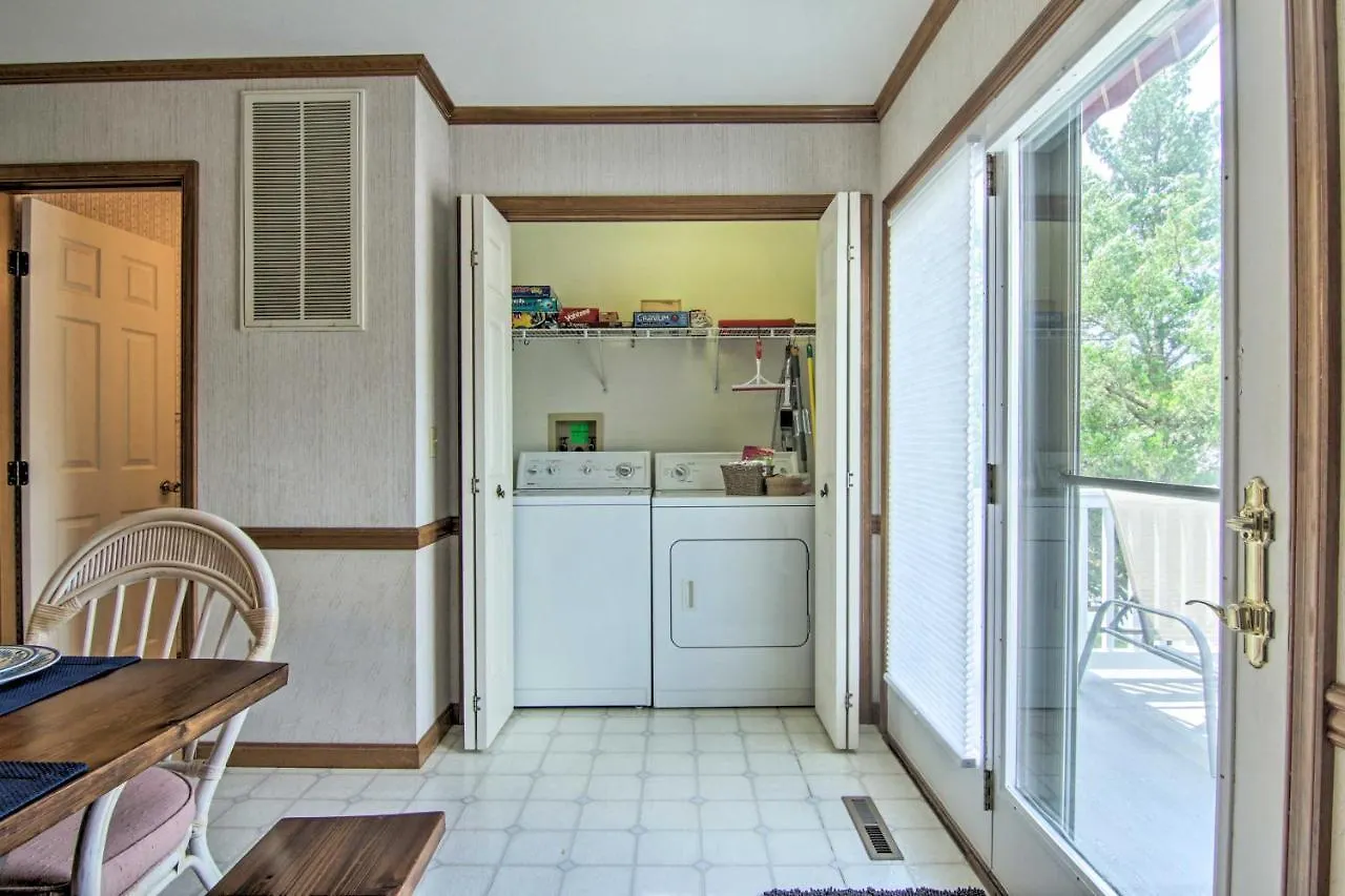 Canal-front Ocean Getaway With Deck And Dock! 別荘