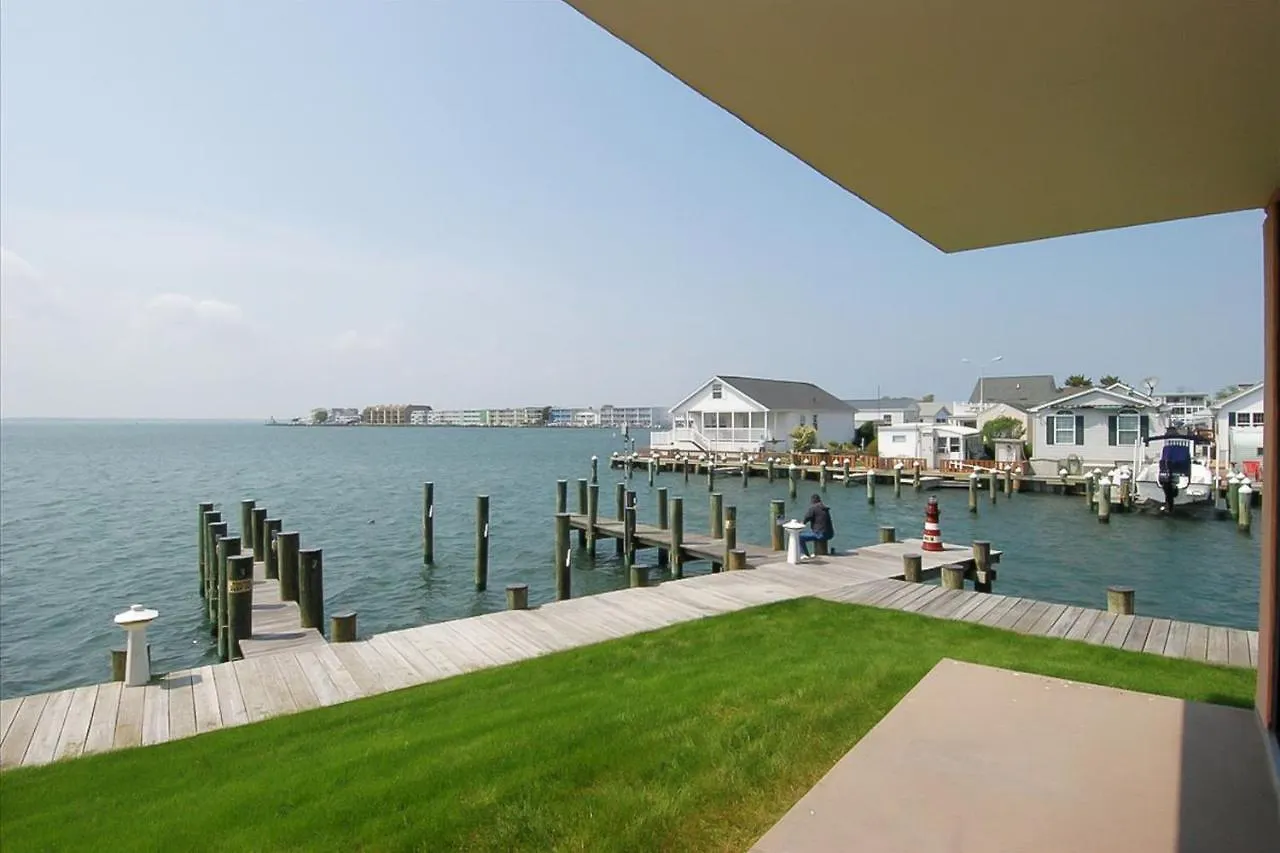 Pointe On The Bay 아파트