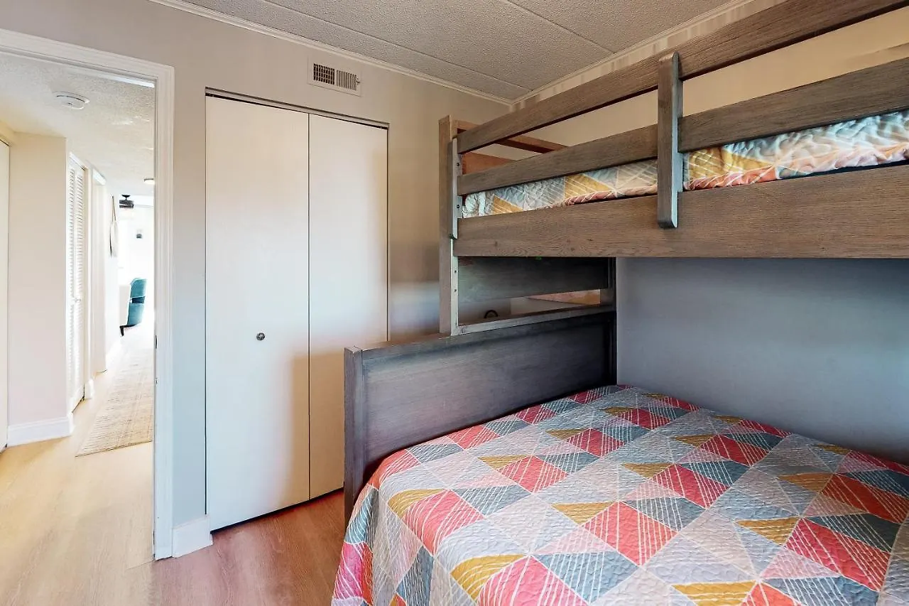 Apartment Silver Shell North 302