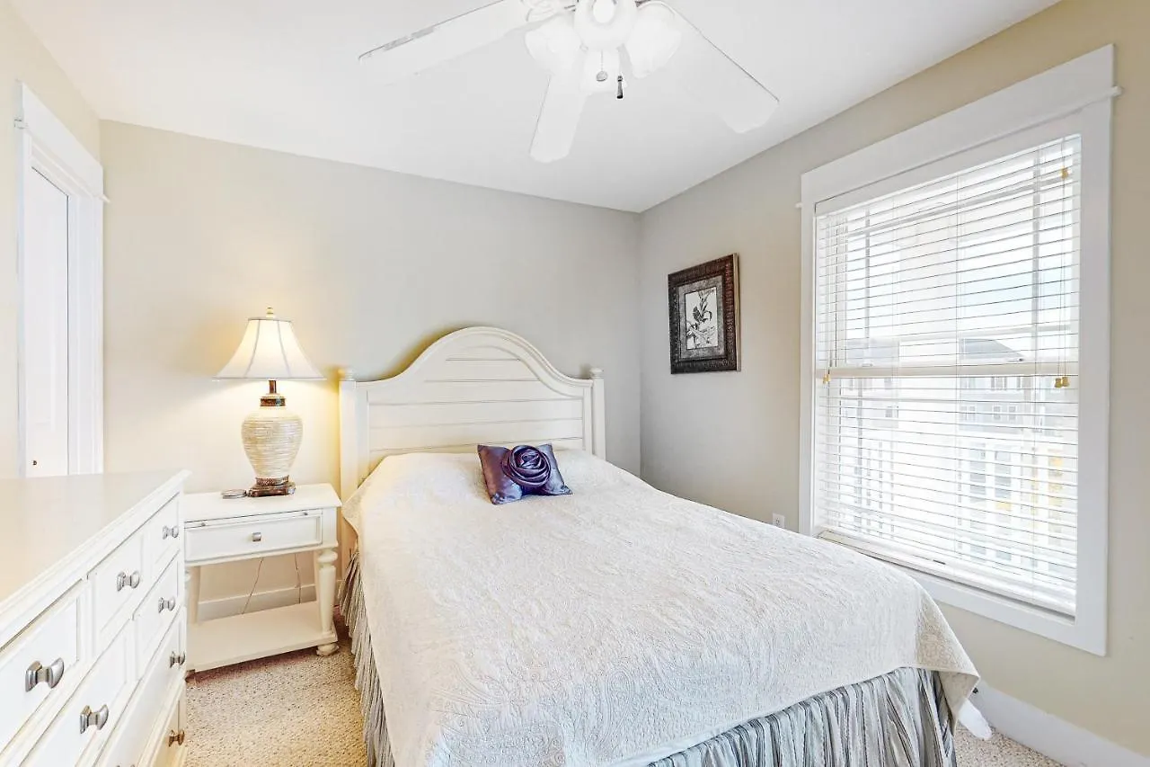 13009 Bowline Ln 1 *