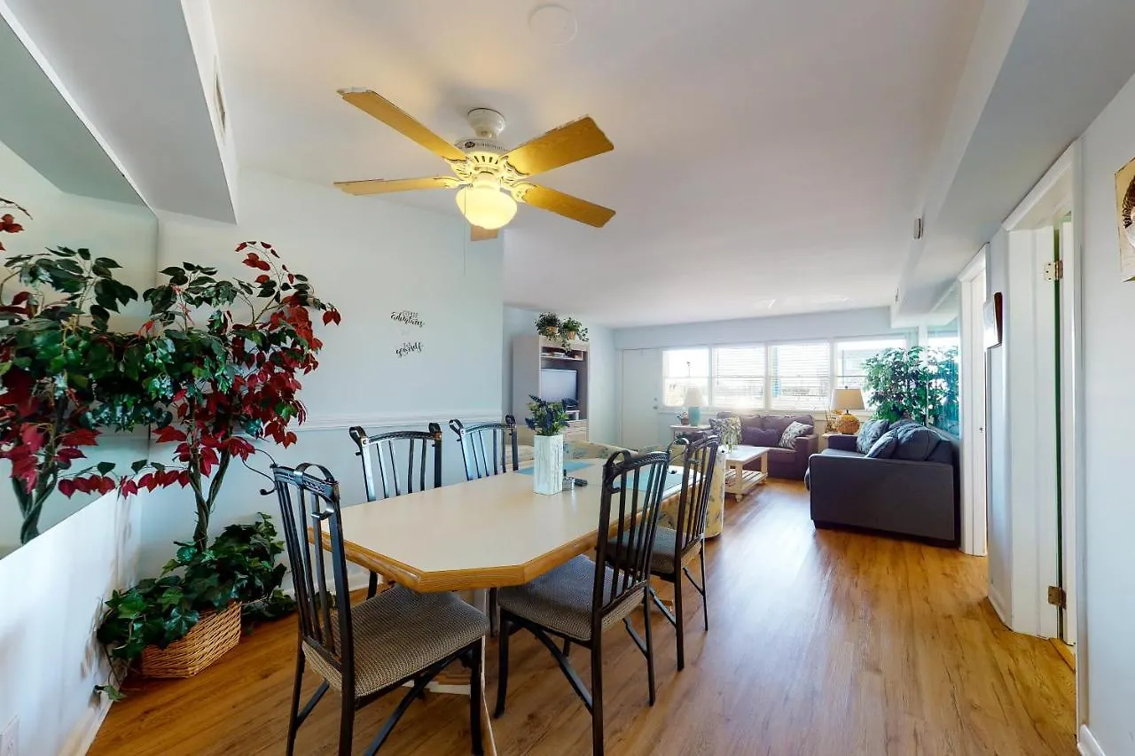Apartment Fountainhead 1b #73 *