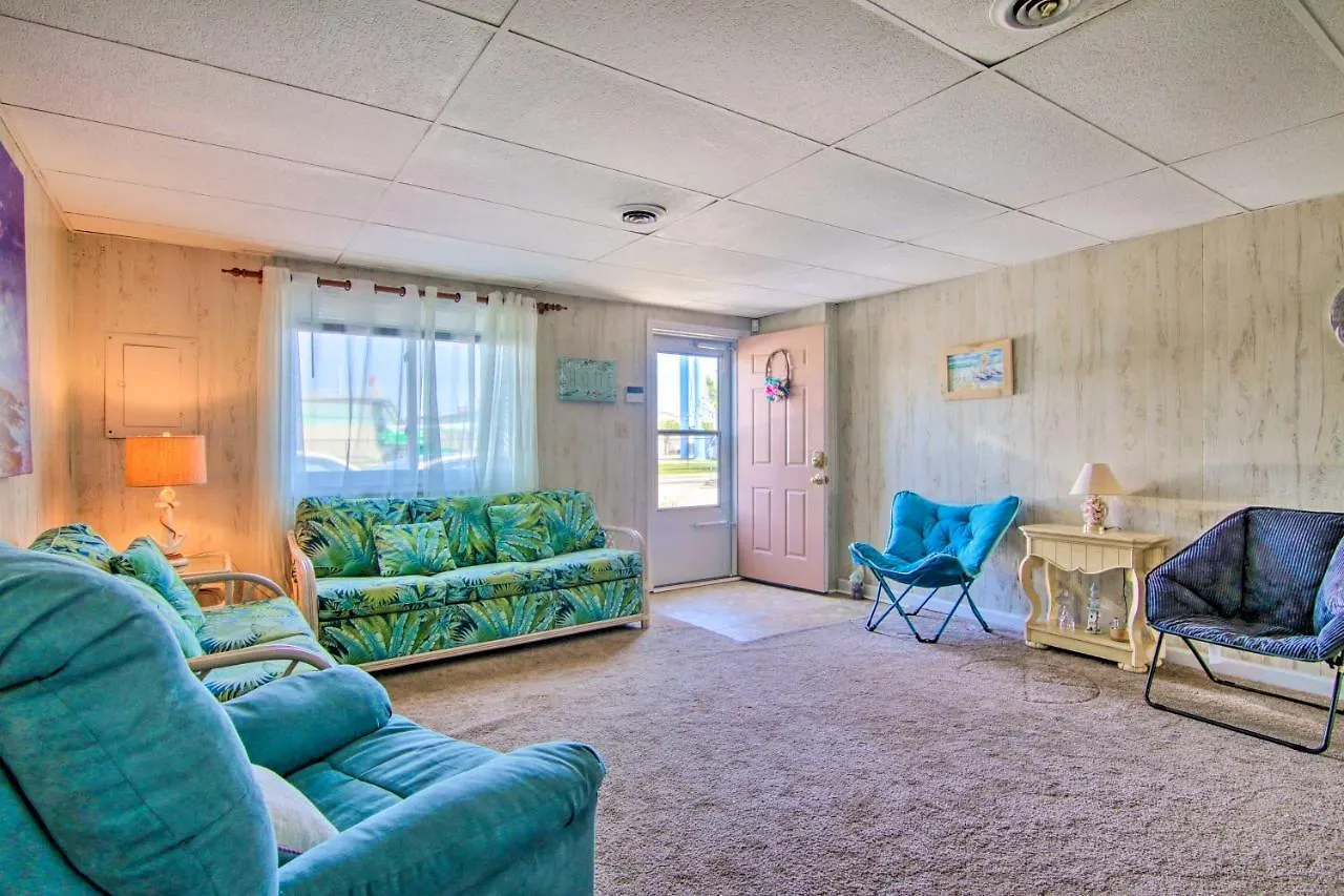 Holiday home Ocean Townhome, Deck With Canal Access! *