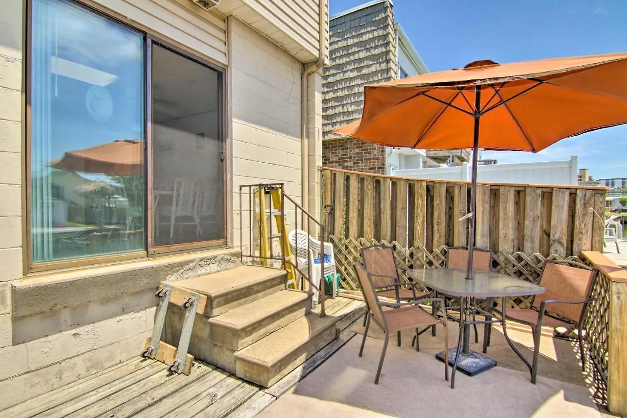 Holiday home Ocean Townhome, Deck With Canal Access! *