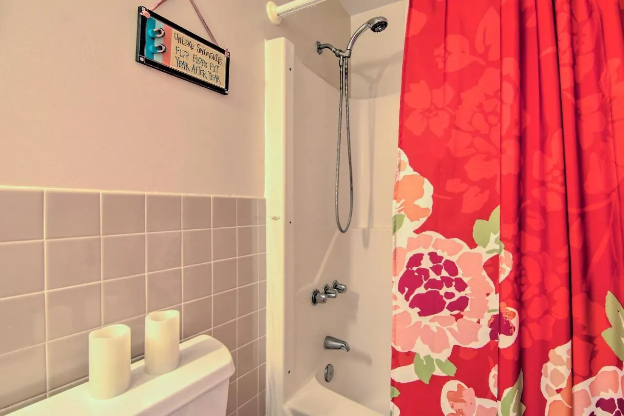 Holiday home Ocean Townhome, Deck With Canal Access! *
