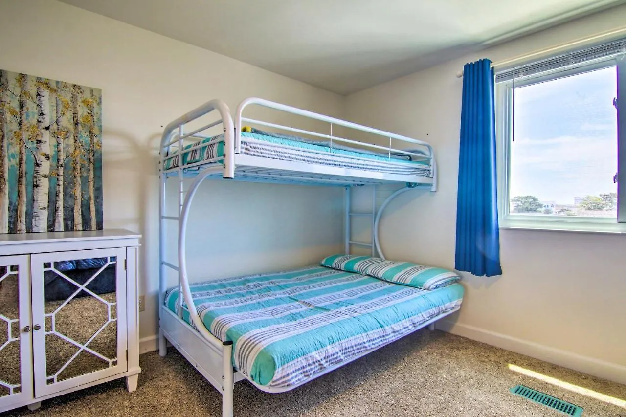 Holiday home Ocean Townhome, Deck With Canal Access! *