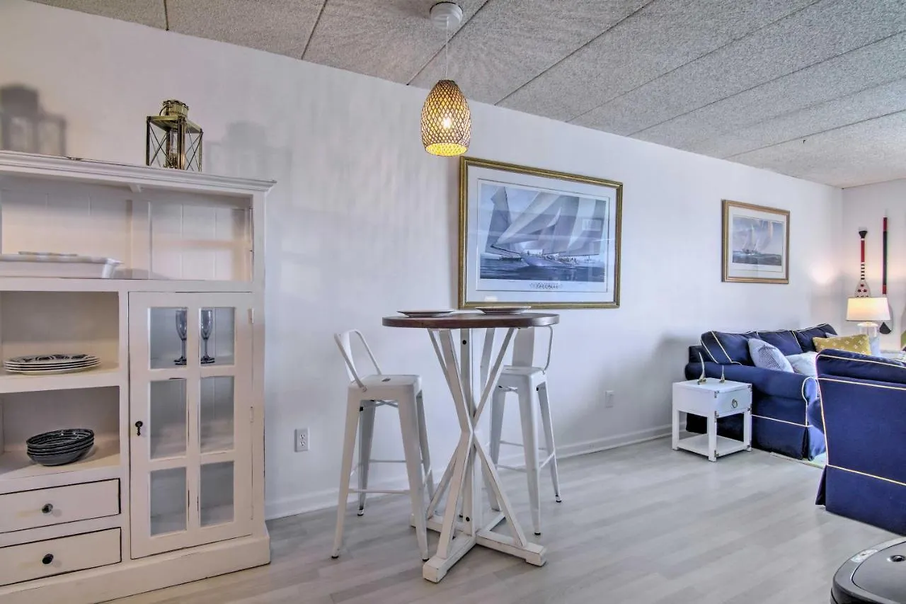 Apartment Waterfront Ocean With Nautical Charm *