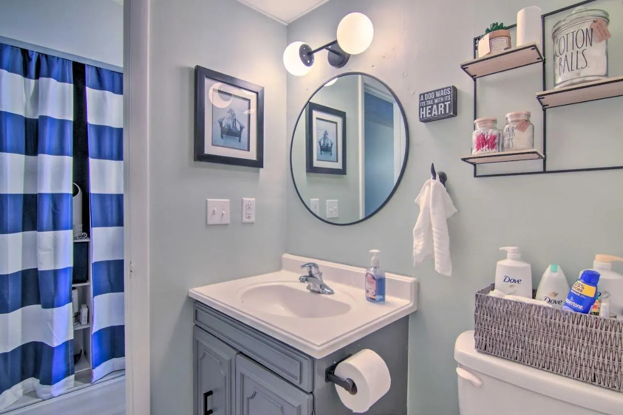 Apartment Waterfront Ocean With Nautical Charm