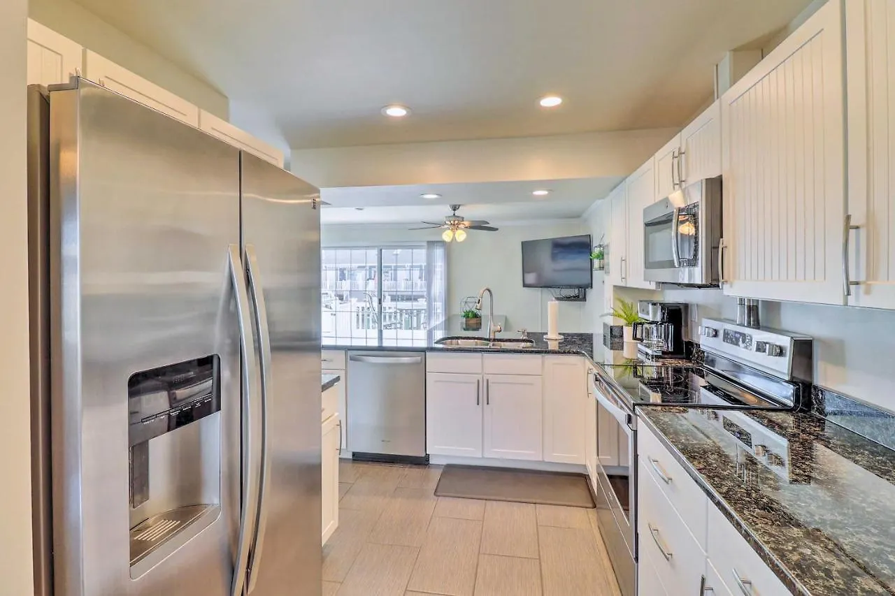 Ocean Townhome With Pool Access Less Than 1 Mi To Ocean City