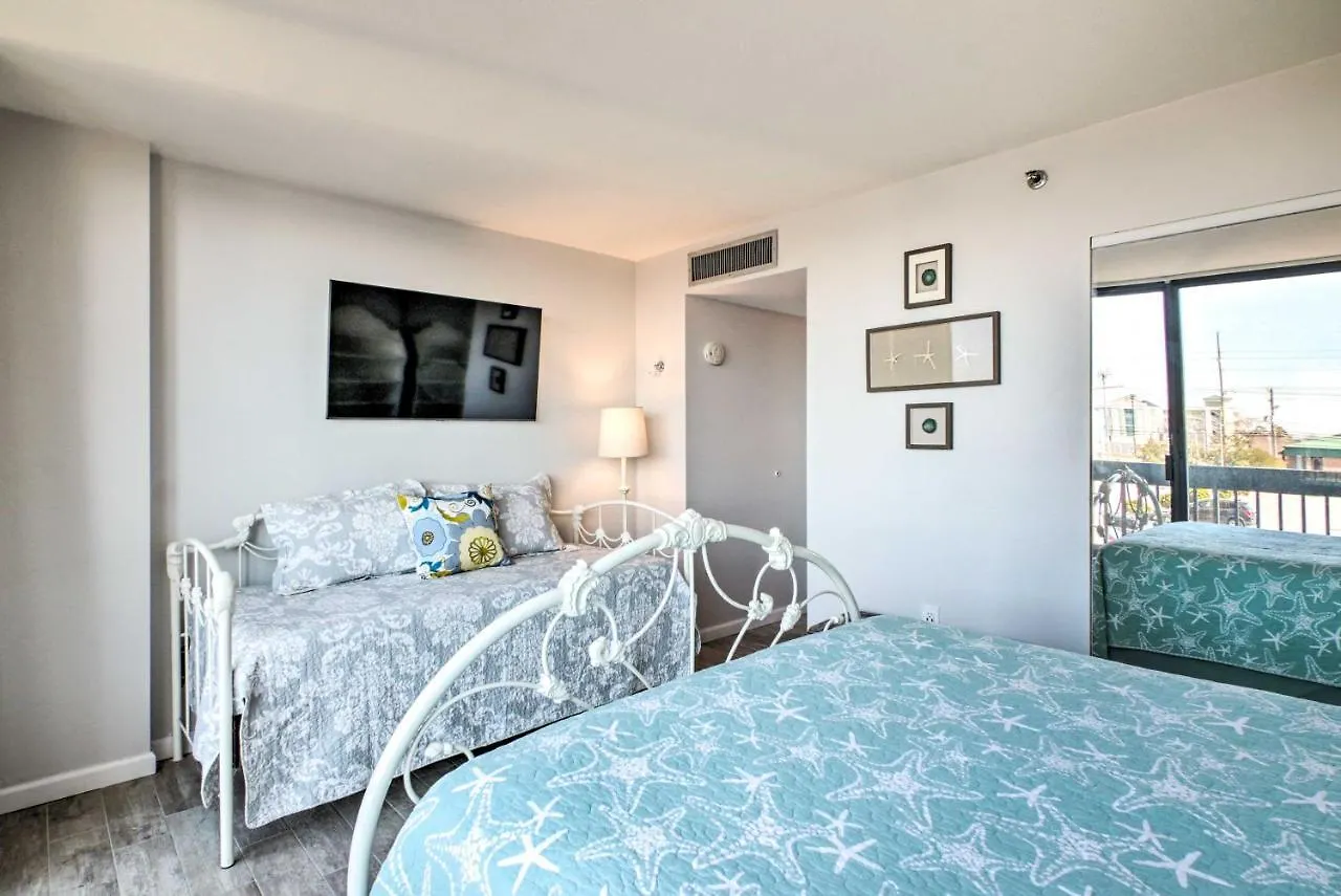 Beachfront Ocean With Indoor Pool And Views Apartment
