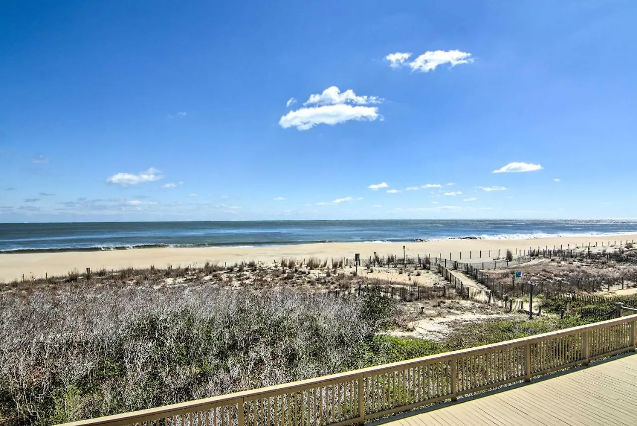 Beachfront Ocean With Indoor Pool And Views Apartment