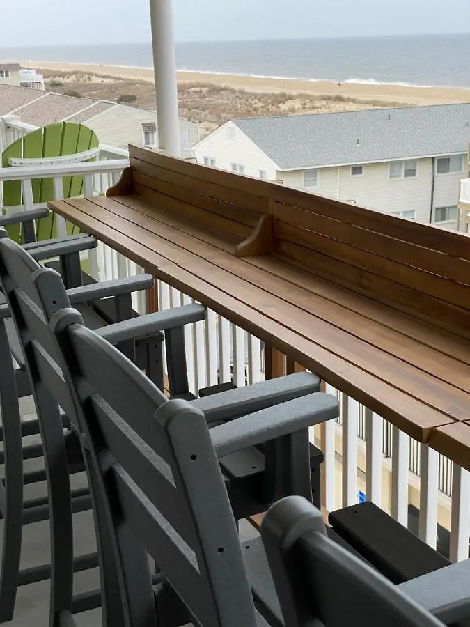 Marylander Condominiums, 90 Steps From The Apartahotel