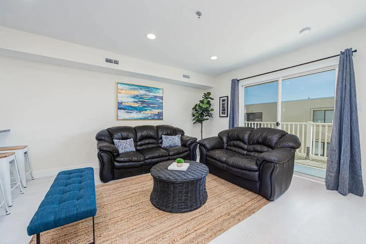 Marylander Condominiums, 90 Steps From The 4*