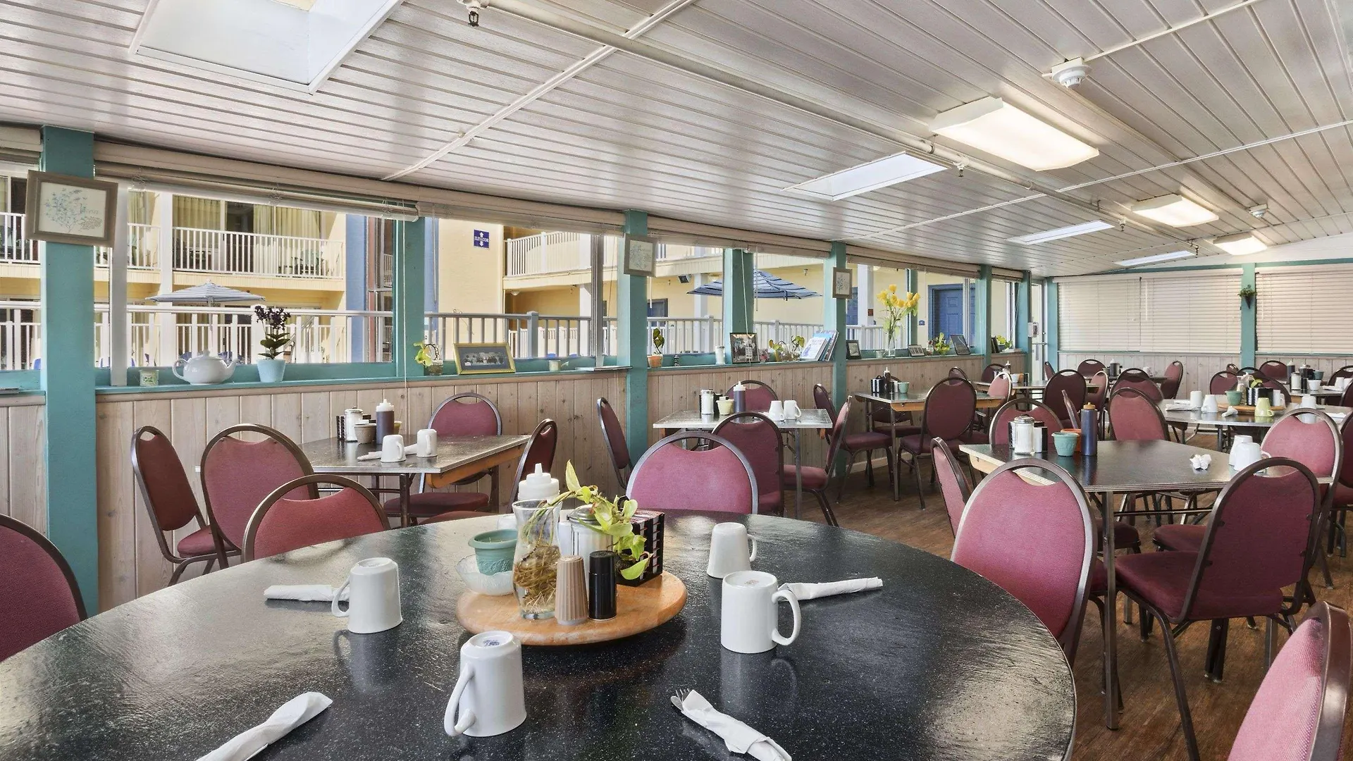 Howard Johnson By Wyndham Ocean Oceanfront