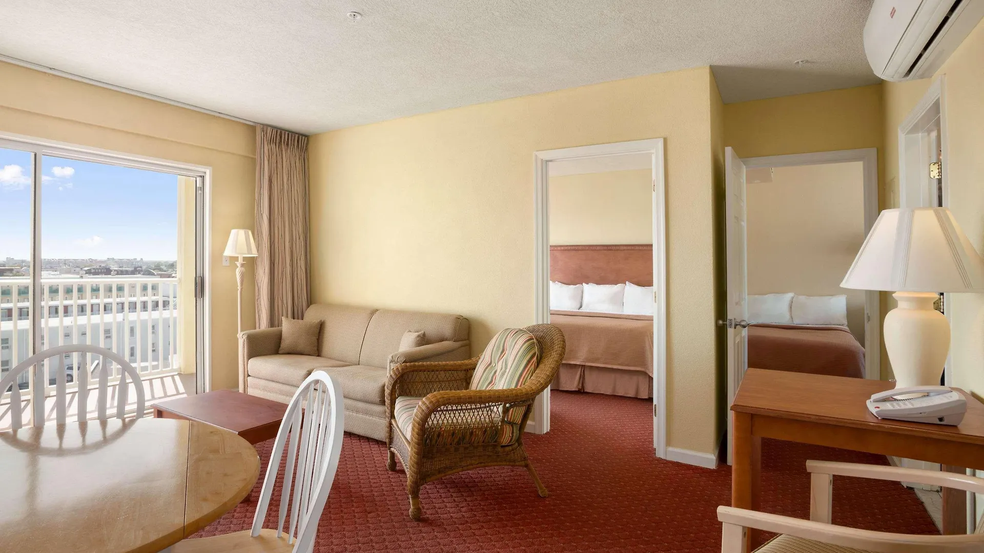 Howard Johnson By Wyndham Ocean Oceanfront Отель 2*