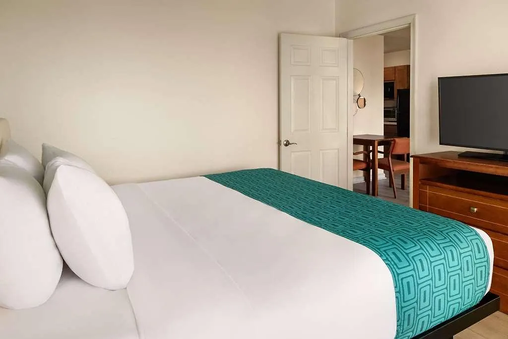 Отель Howard Johnson By Wyndham Ocean Oceanfront