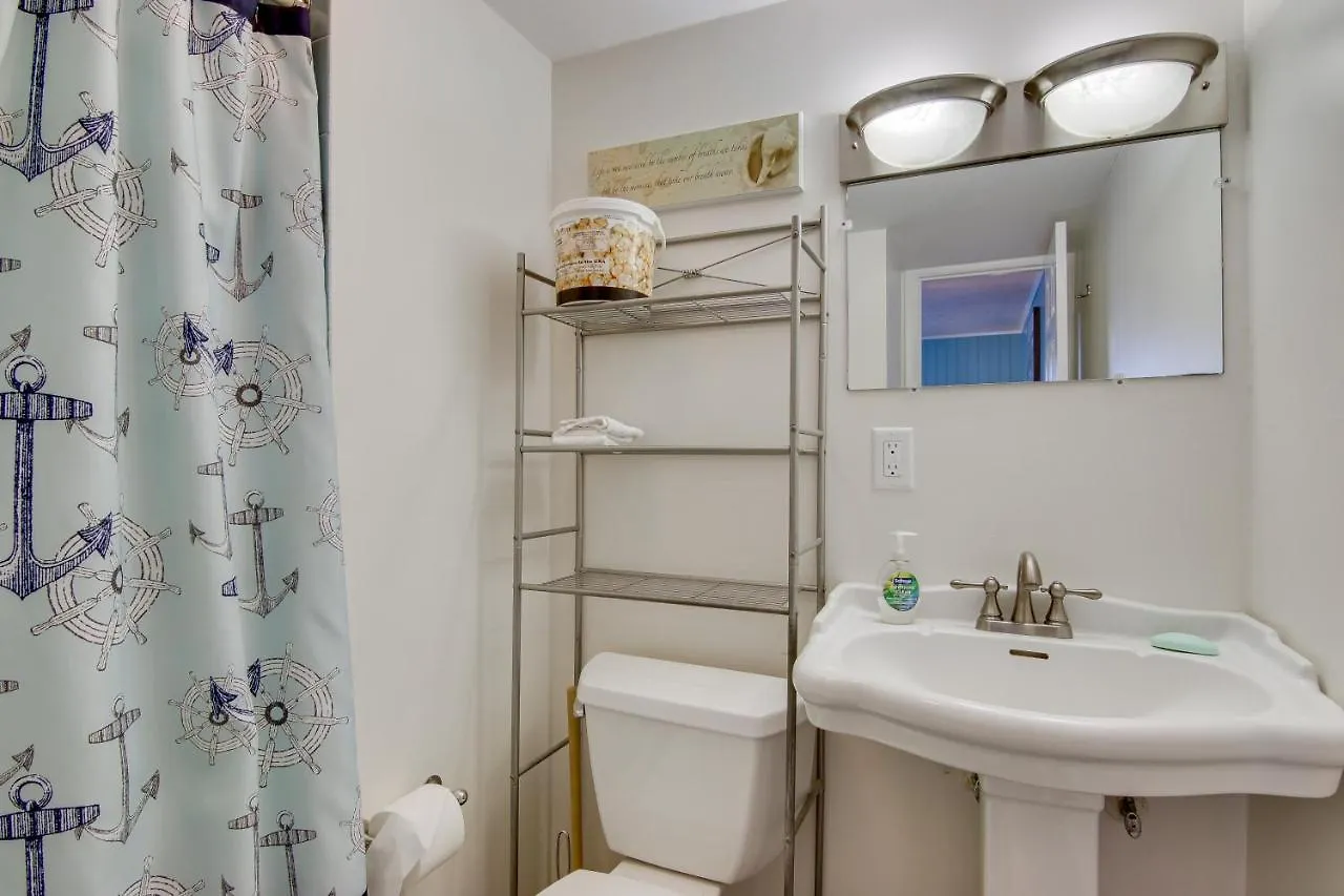 Ocean - Steps To Beach! Apartment