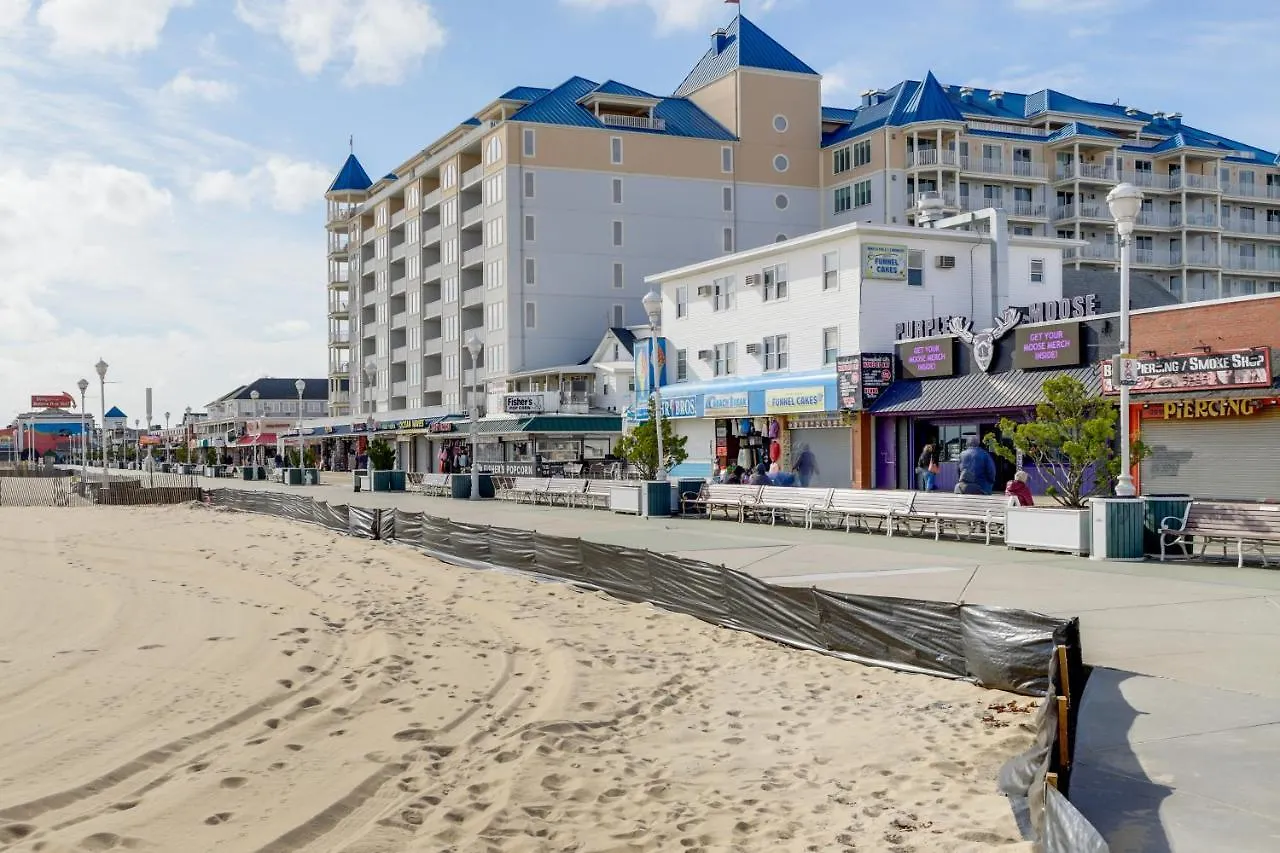 Ocean Vacation - Walk To The Beach!