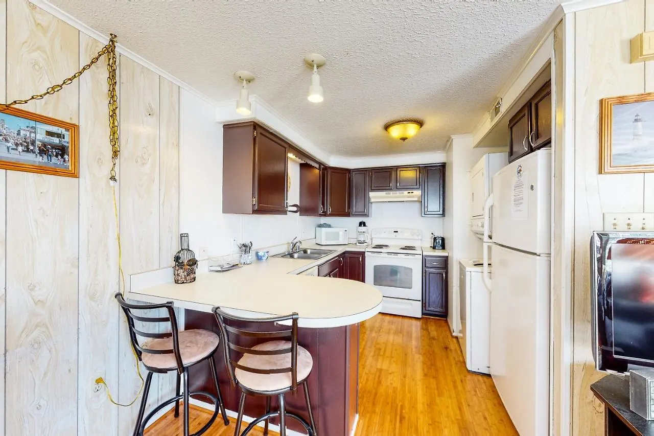 Sea Loft 210 *