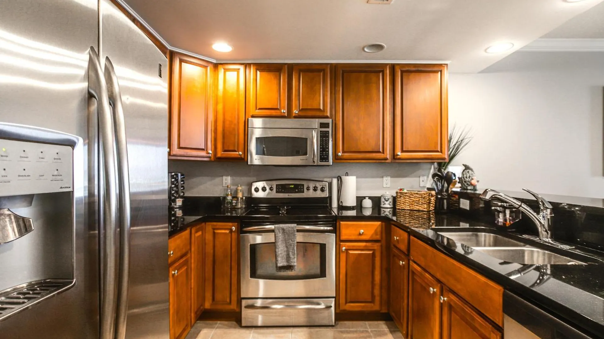 Ocean Inlet Escape With Balcony And Bay Views! *