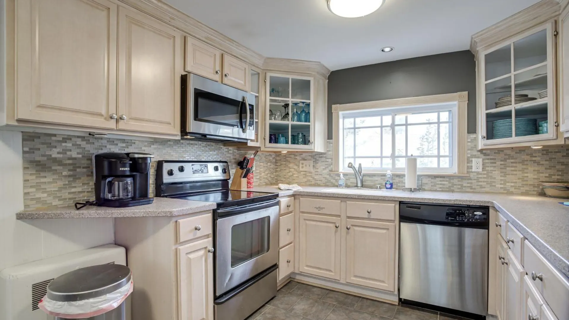 Casa vacanze Ocean Escape With Cozy Porch Walk To Boardwalk