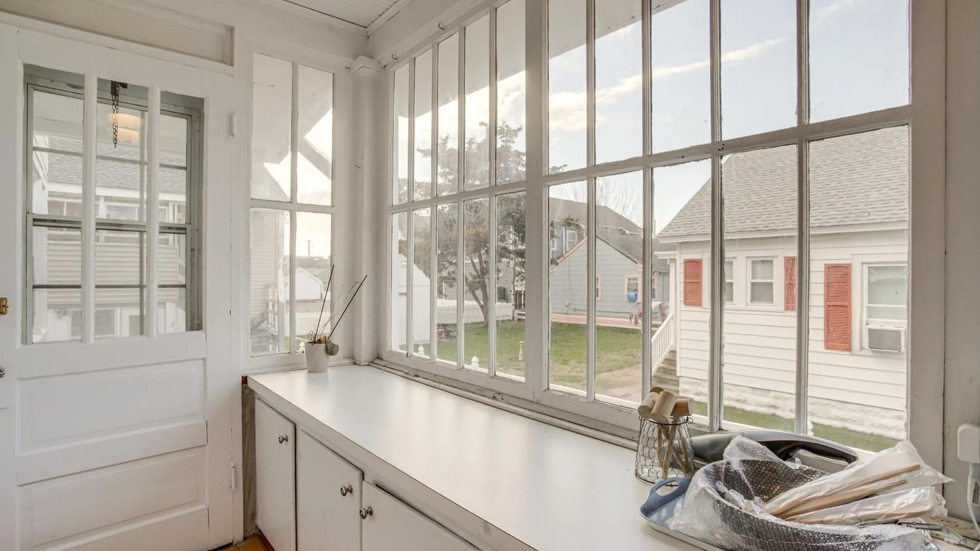 Casa vacanze Ocean Escape With Cozy Porch Walk To Boardwalk *