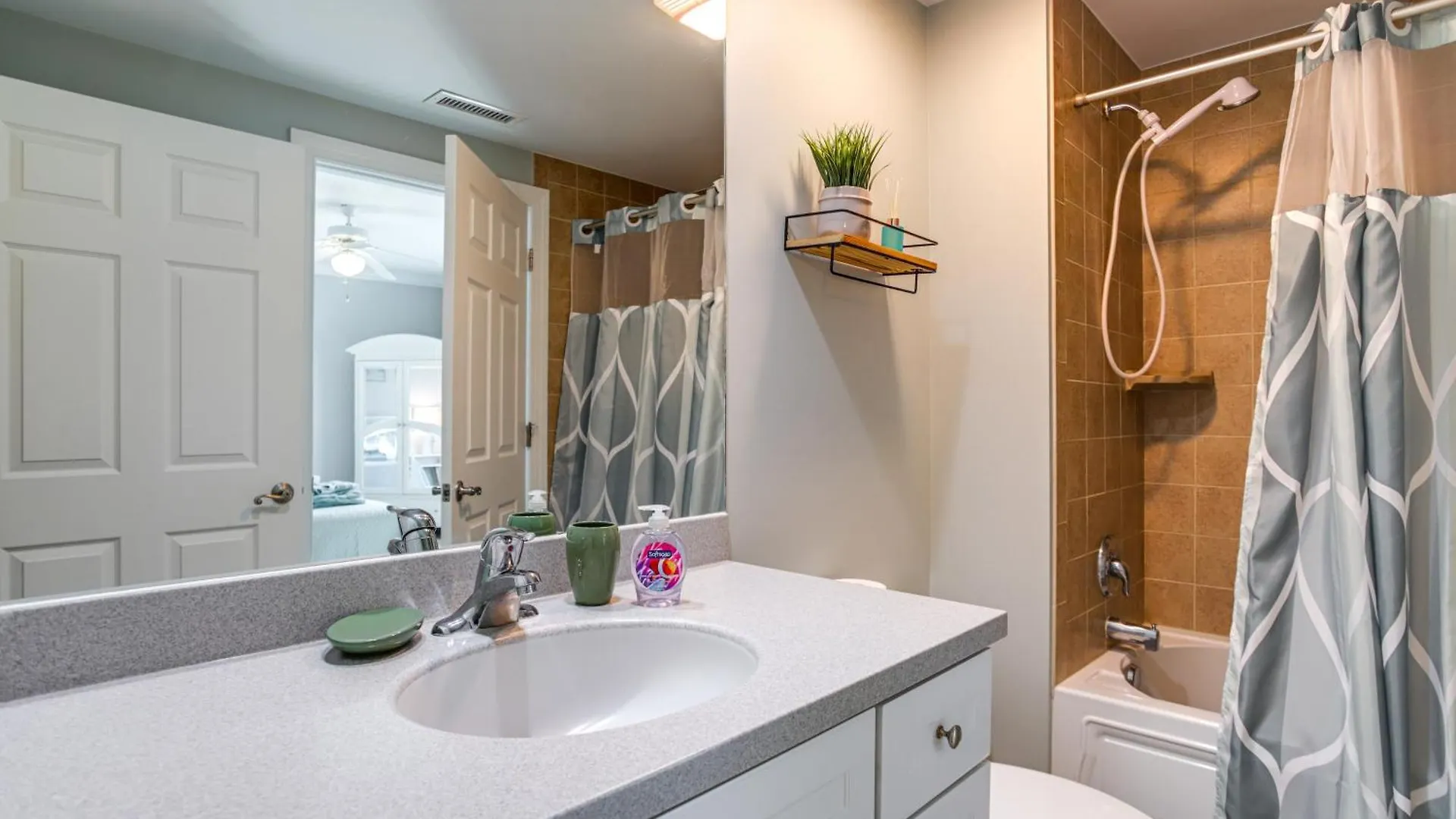 Ocean Inlet Escape With Balcony And Bay Views!