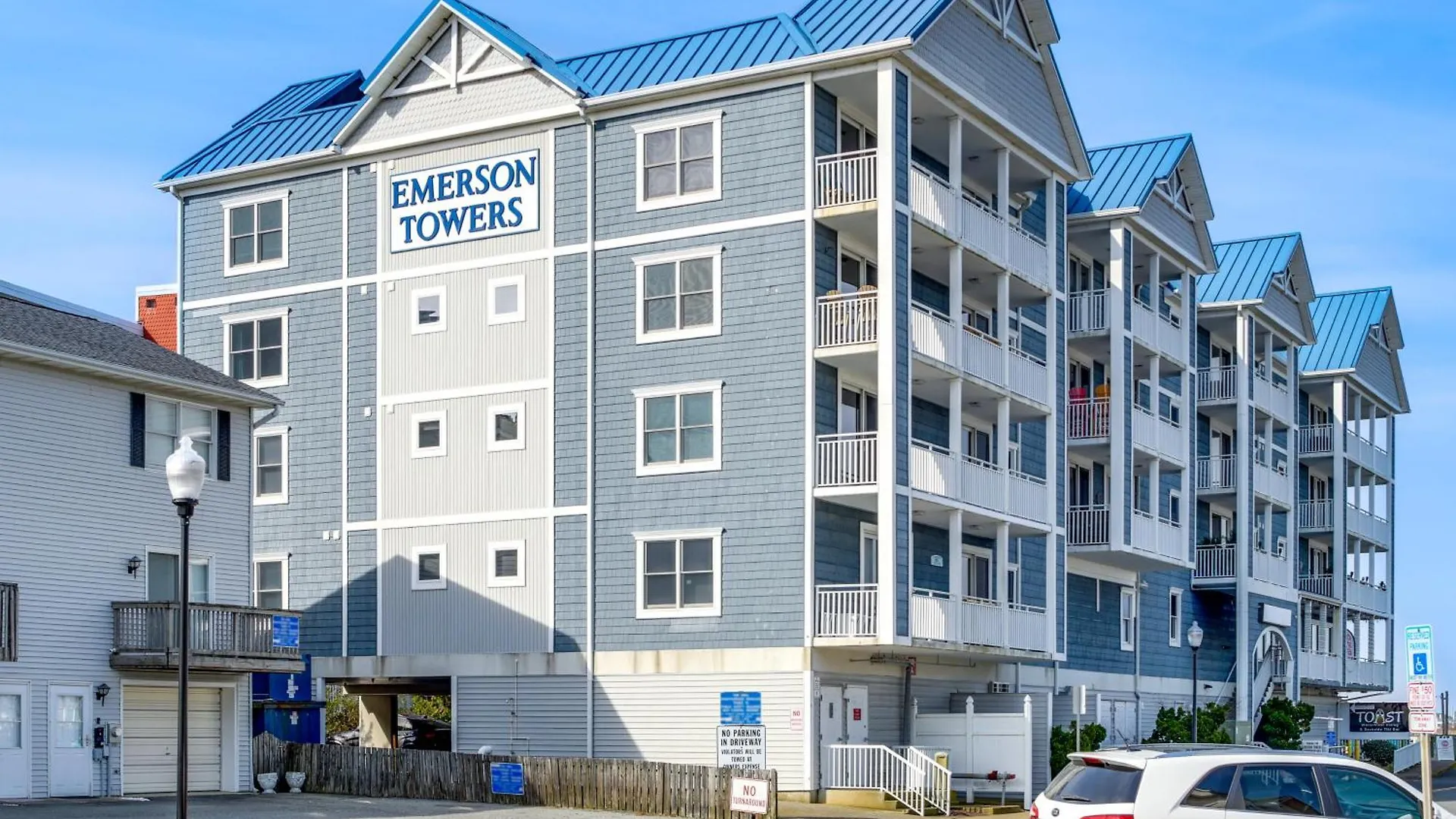 Ocean Inlet Escape With Balcony And Bay Views!