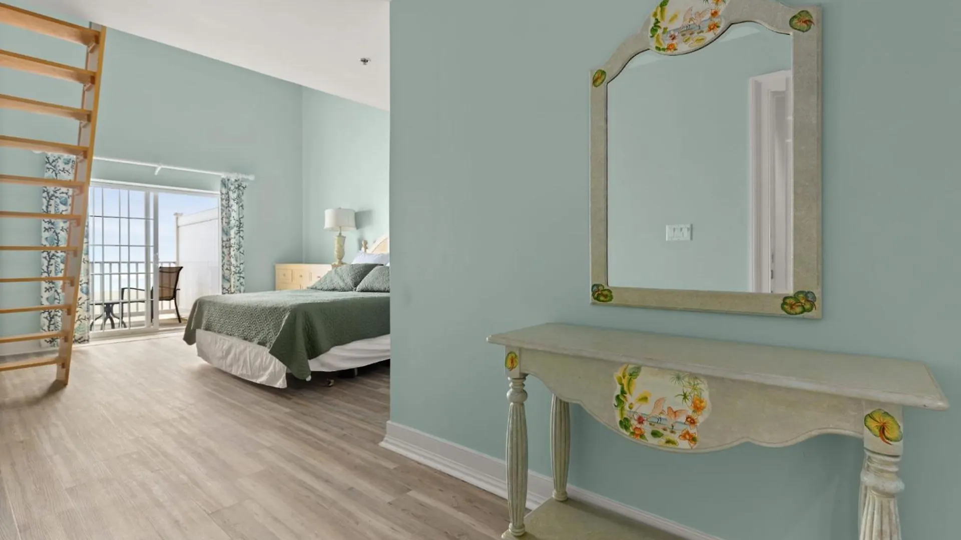 Oceanfront 3 *