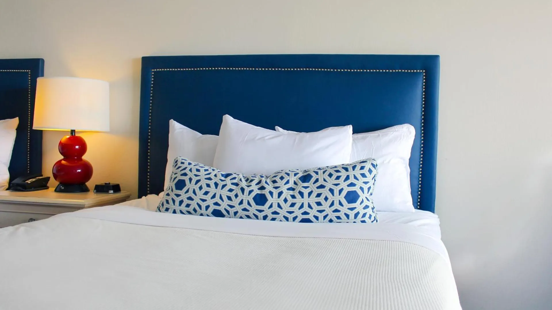 Hotel Dunes Oceanfront