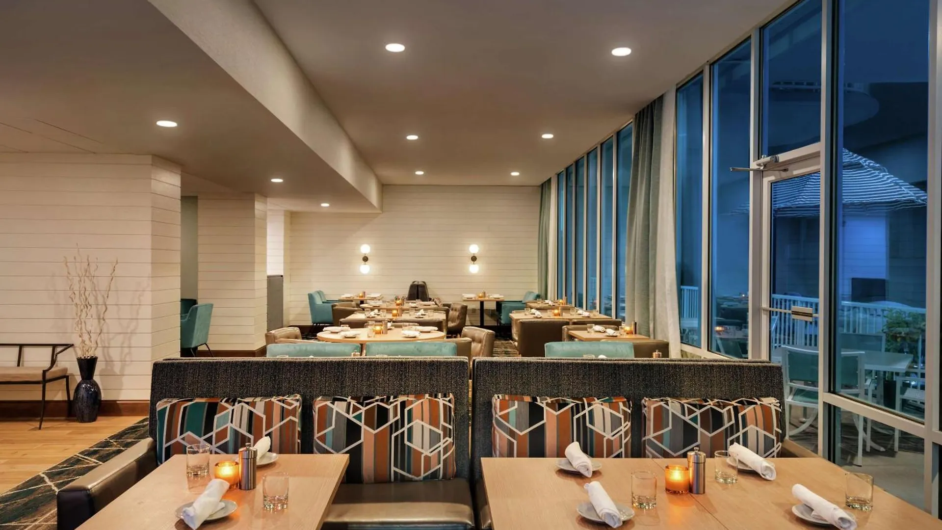 מלון Doubletree By Hilton Ocean Oceanfront 4*