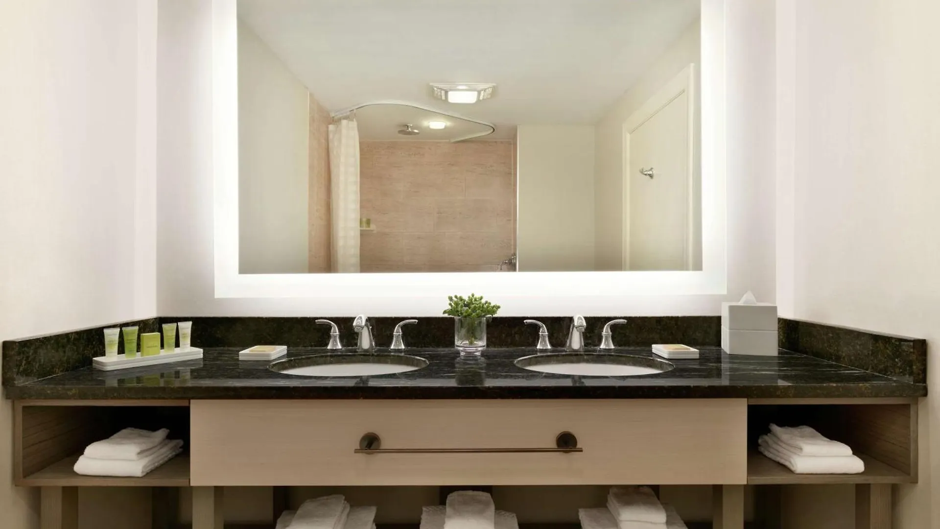 Resort Hilton Ocean Oceanfront 4*