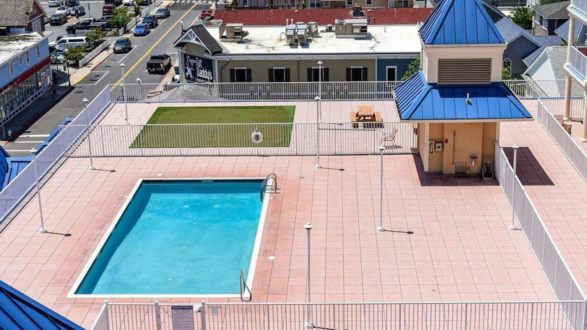 Belmont Towers 410 דירה