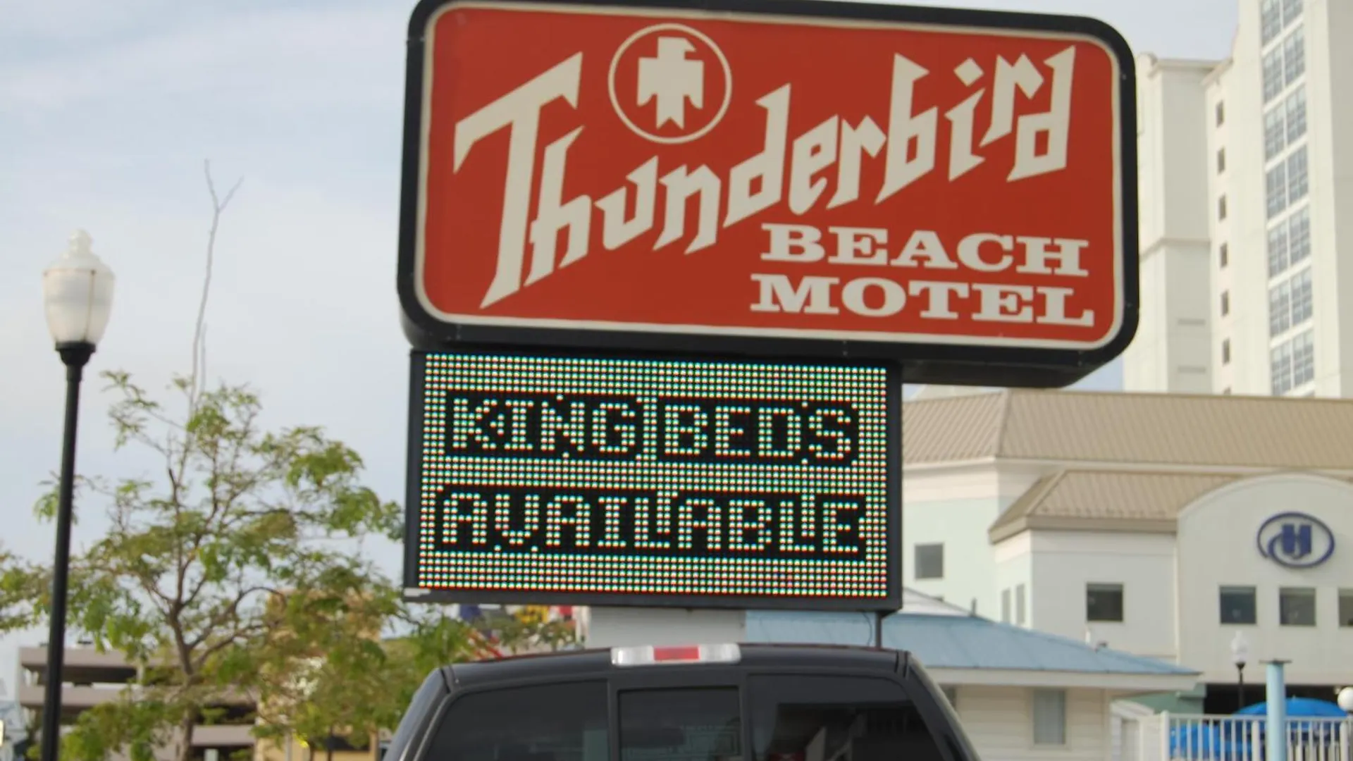 Thunderbird Motel 2*
