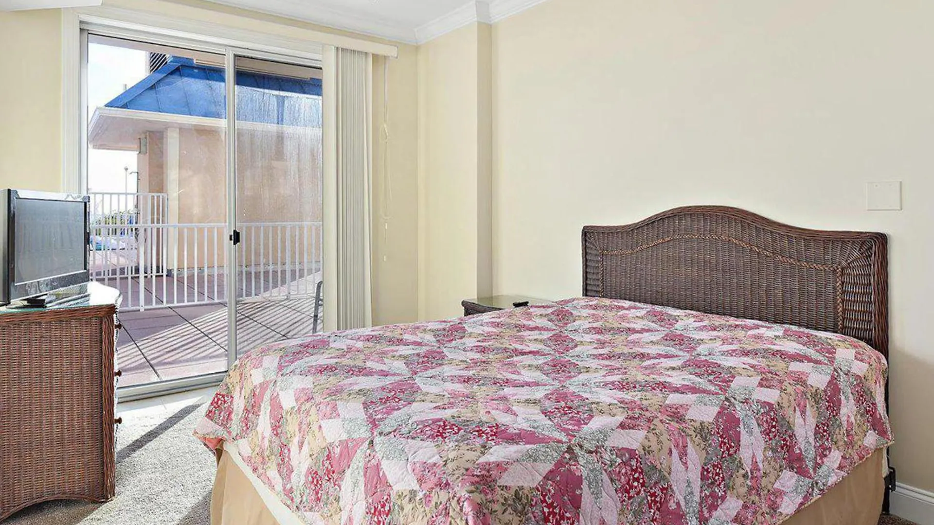 Belmont Towers 410 * אושן סיטי