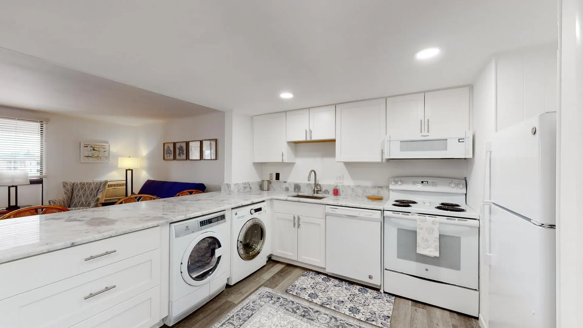 Colonial 305 Ocean City