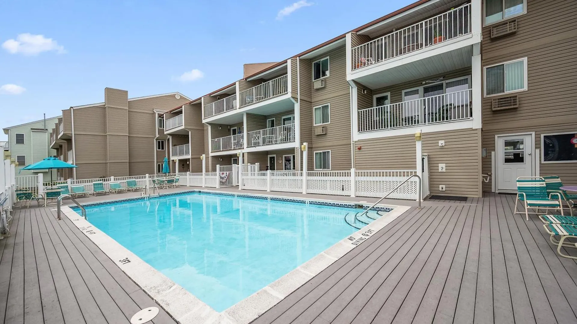 Apartment 2 Bedroom Bayside With Pool In Ocmd