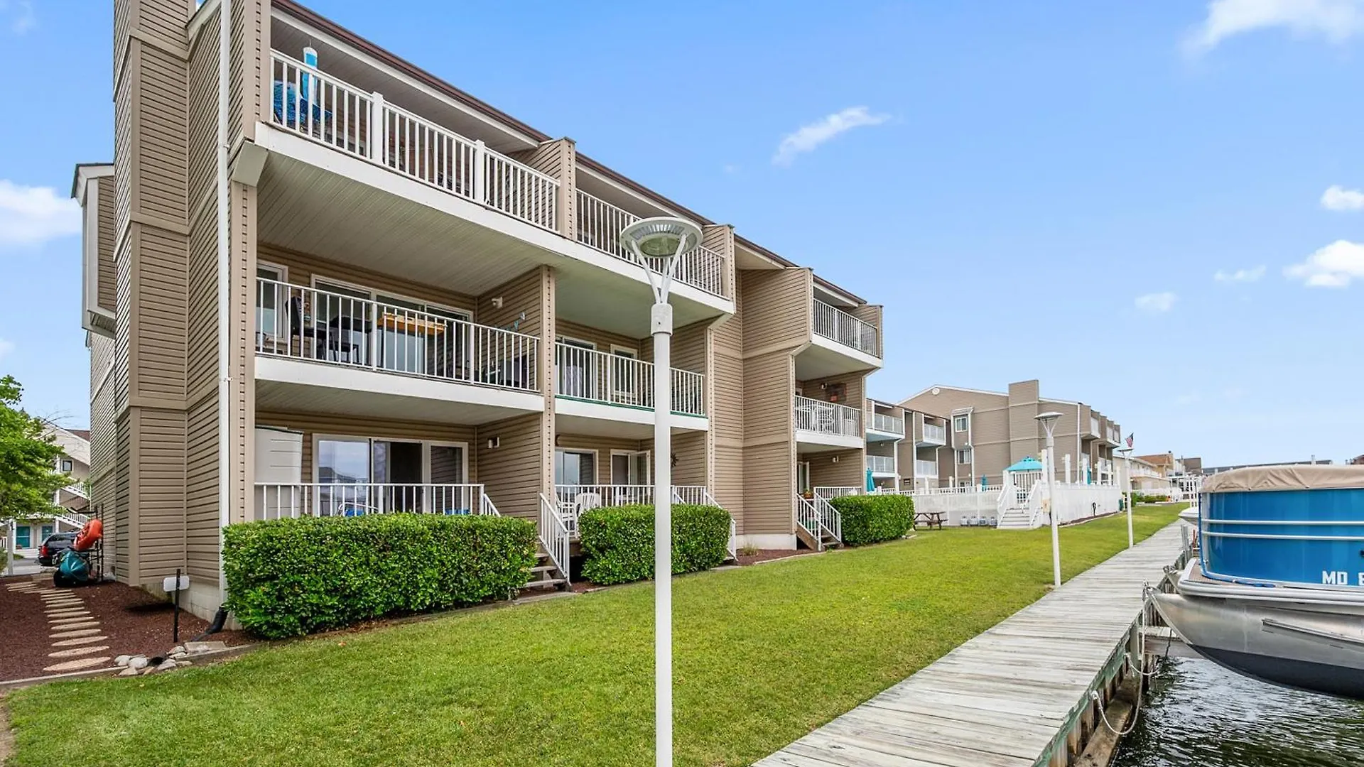 2 Bedroom Bayside With Pool In Ocmd Apartment *
