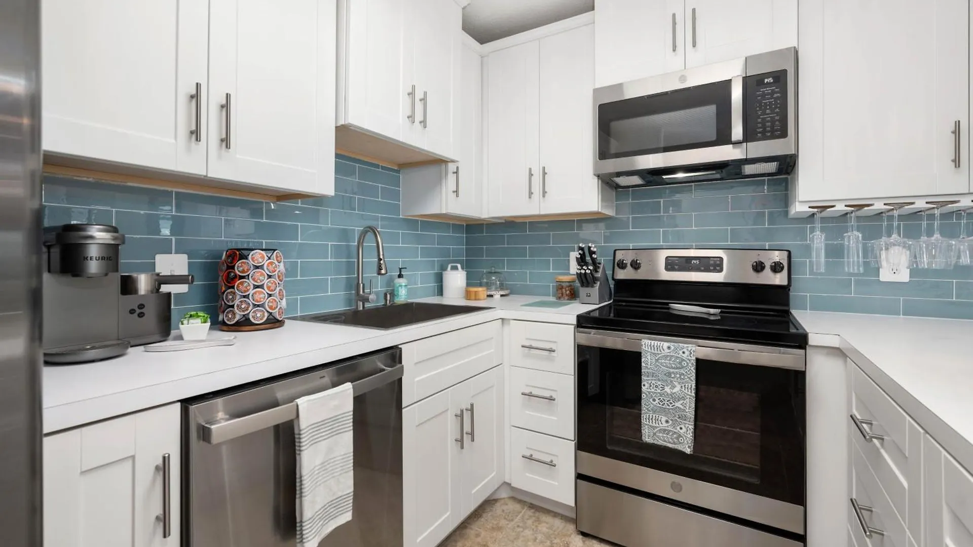 2 Bedroom Bayside With Pool In Ocmd *