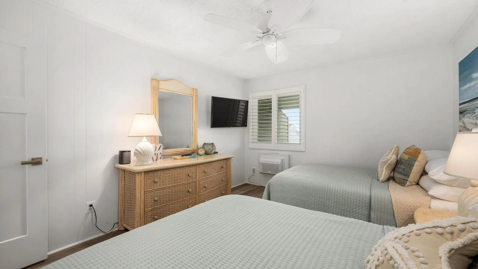 2 Bedroom Bayside With Pool In Ocmd *