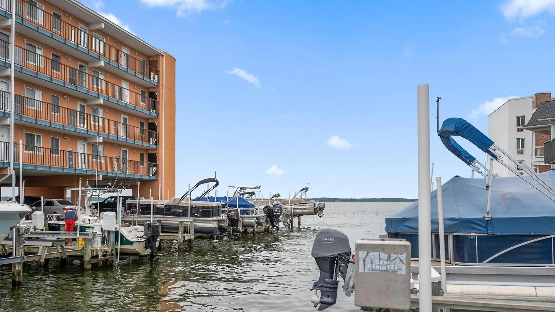 2 Bedroom Bayside With Pool In Ocmd Apartment *