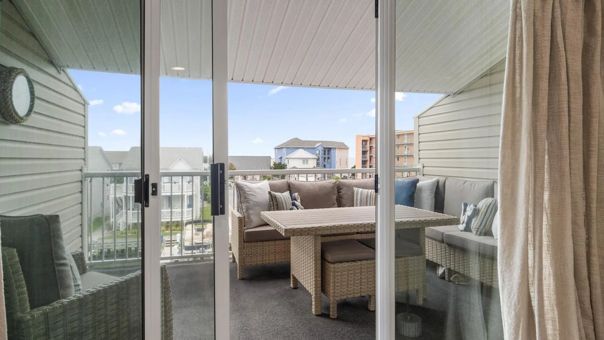 Apartment 2 Bedroom Bayside With Pool In Ocmd
