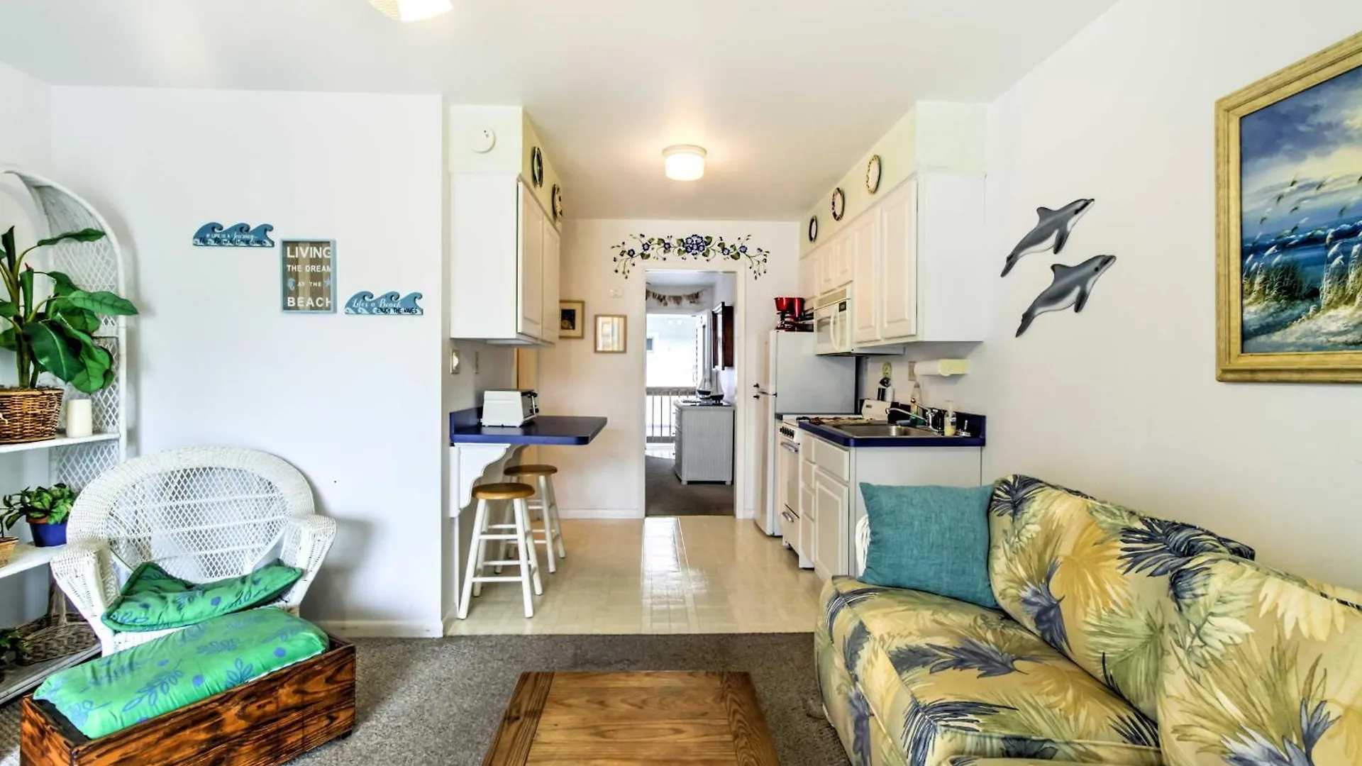 Ocean With Balcony And Ocean Views! Apartment