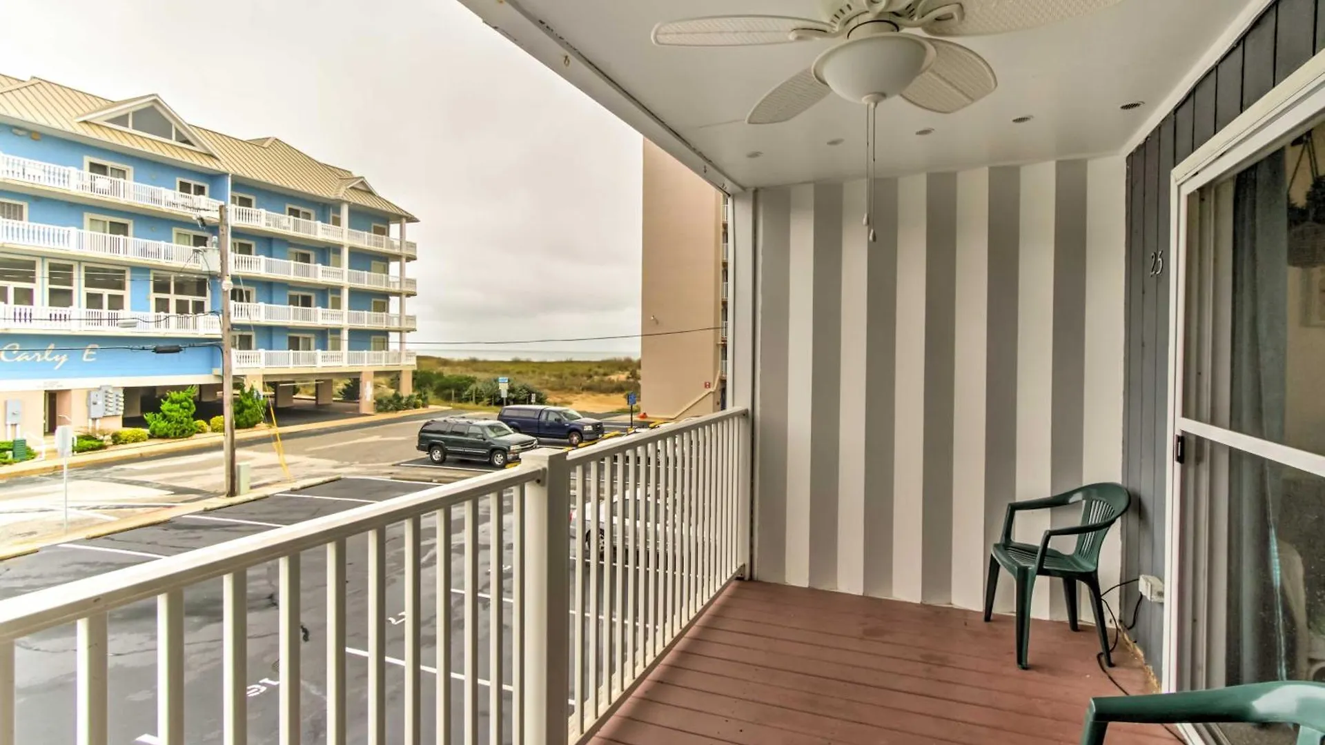Ocean With Balcony And Ocean Views! *