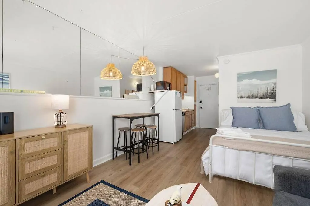 Updated Charming Studio,steps To Beach,outdoor Pool アパート