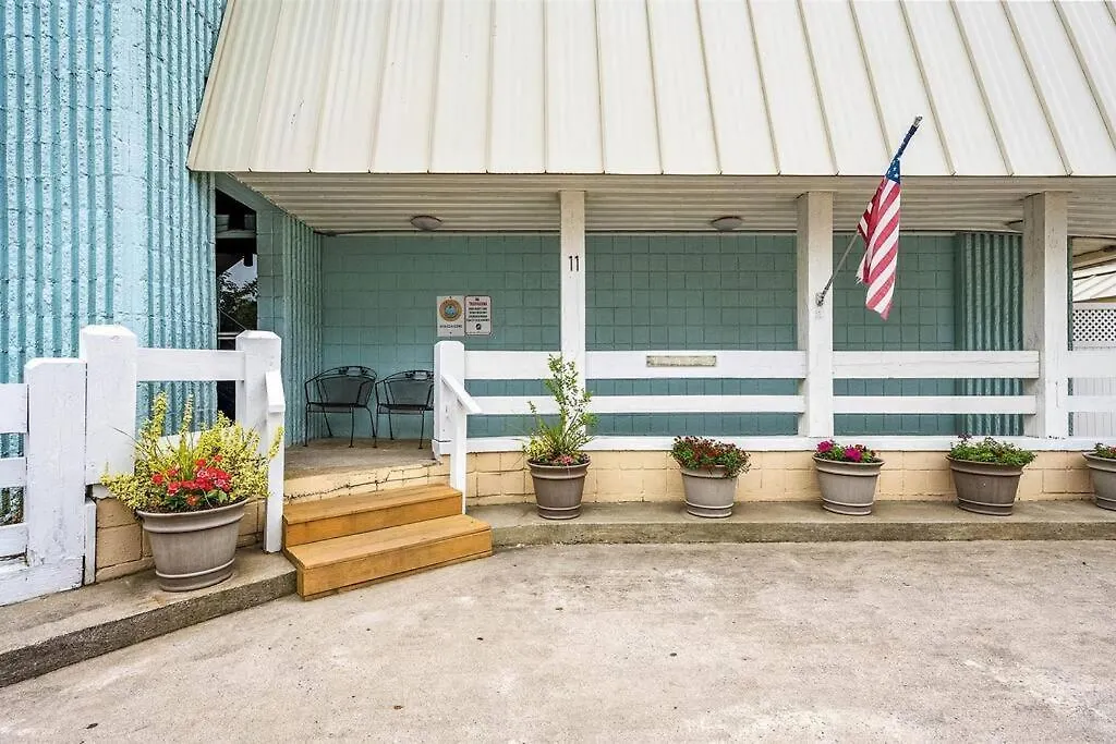 Updated Charming Studio,steps To Beach,outdoor Pool *