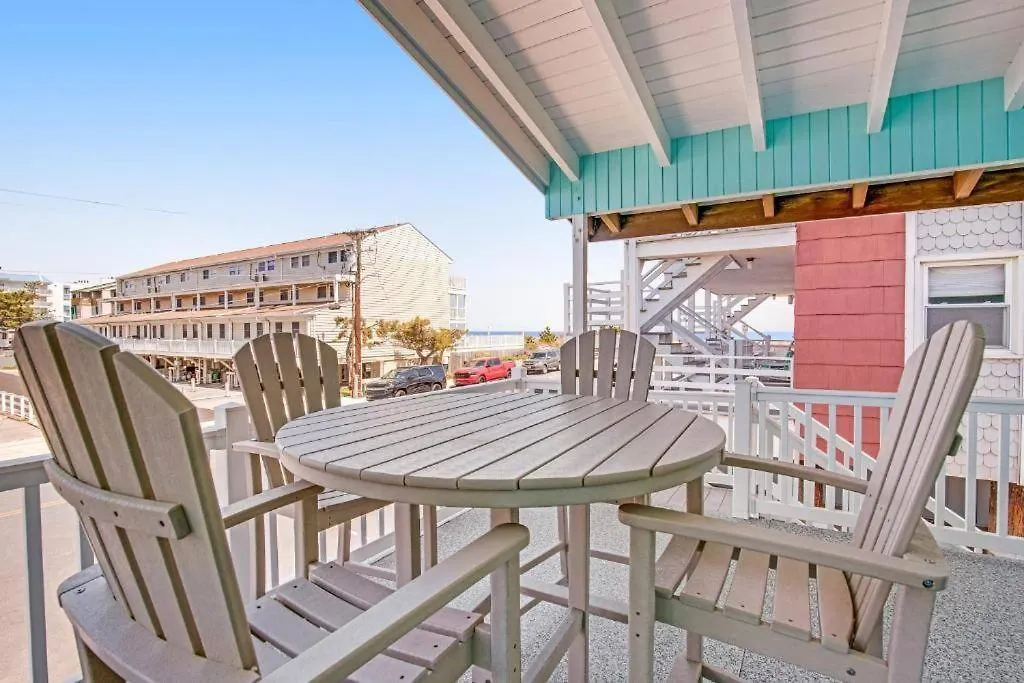 The Blue Crush - 3br Beachfront Family Retreat Holiday home *