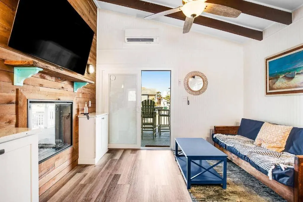 Holiday home The Blue Crush - 3br Beachfront Family Retreat *