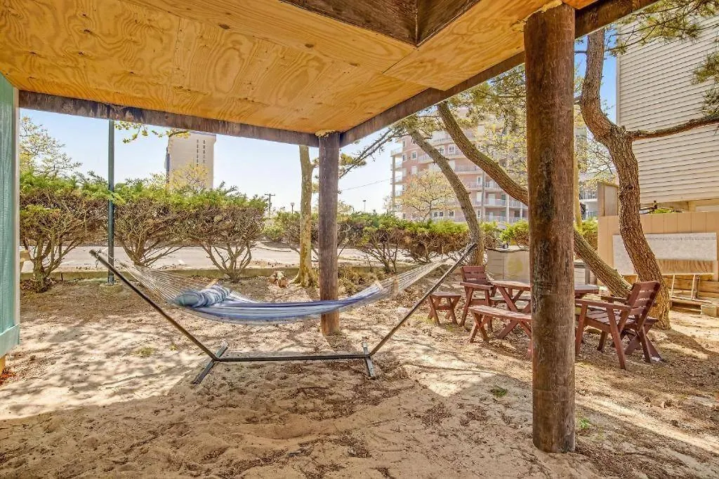 The Blue Crush - 3br Beachfront Family Retreat Holiday home